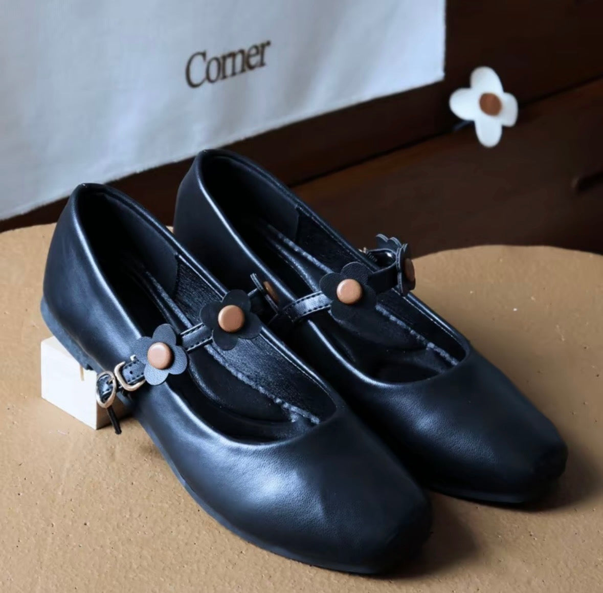LYDEN Le Flowers Mini Bloom Flats with Bloom Strap Series