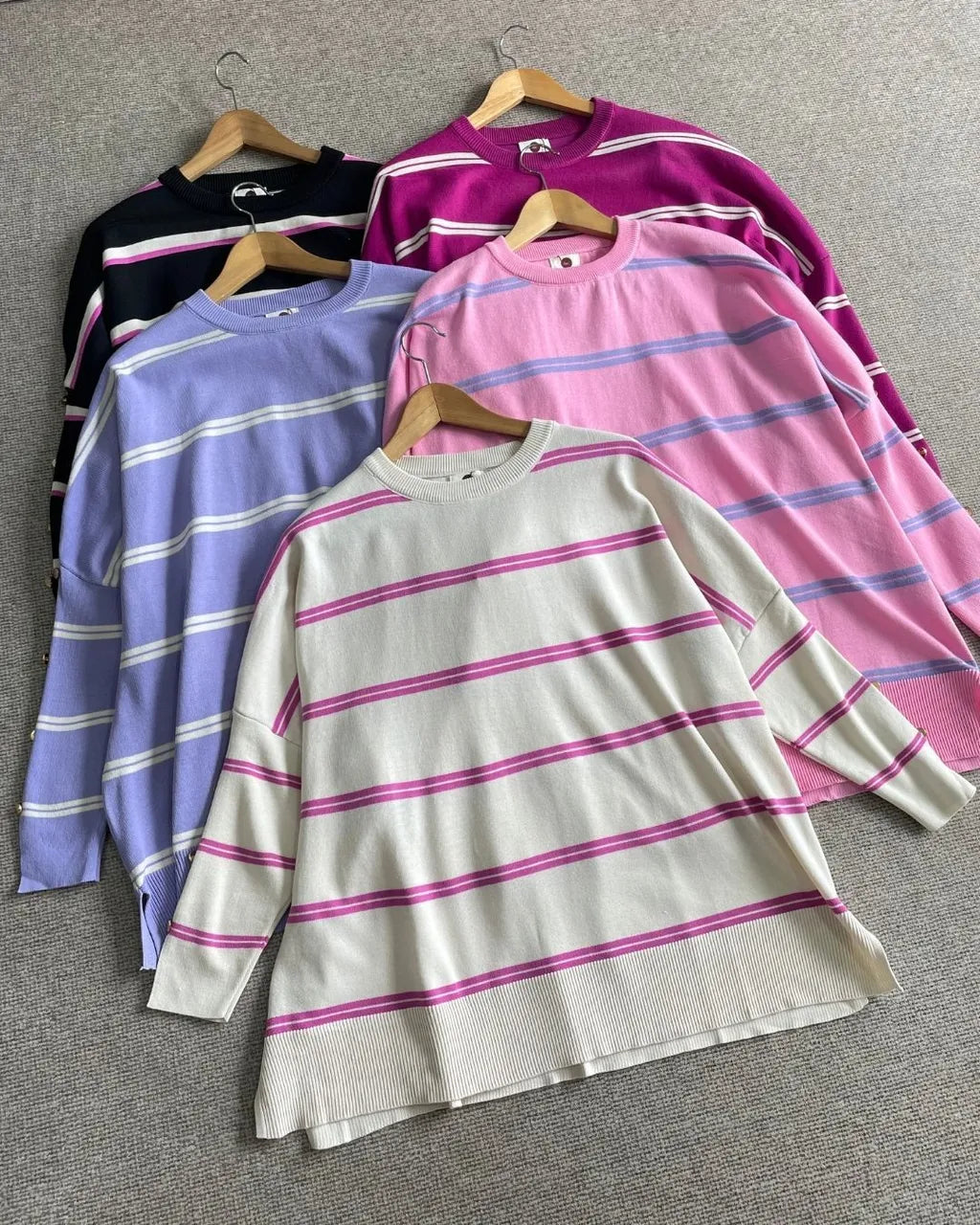 HW [TOP ONLY] Qeela Stripe Basic Knitwear Blouse