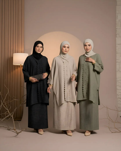 HW Haya Checkered Loose Kebarung With Embroidery