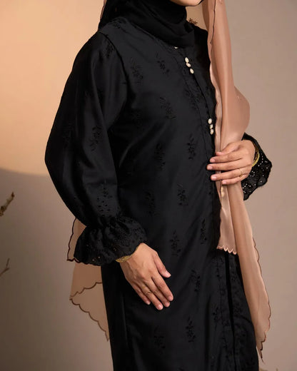 HW Senja Eyelet Embroidery Kebarung With Kain Lipat Batik
