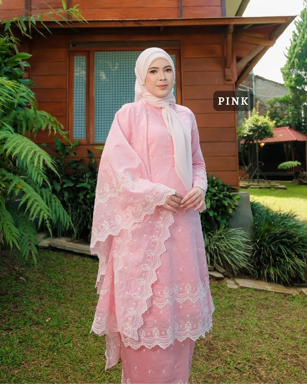 HW Layna Kurung Riau Embroidery With Kain Lipat Batik and Embroidery Shawl