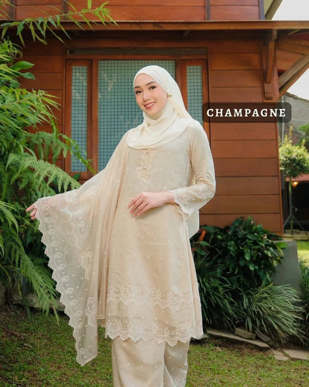 HW Layna Kurung Riau Embroidery With Kain Lipat Batik and Embroidery Shawl