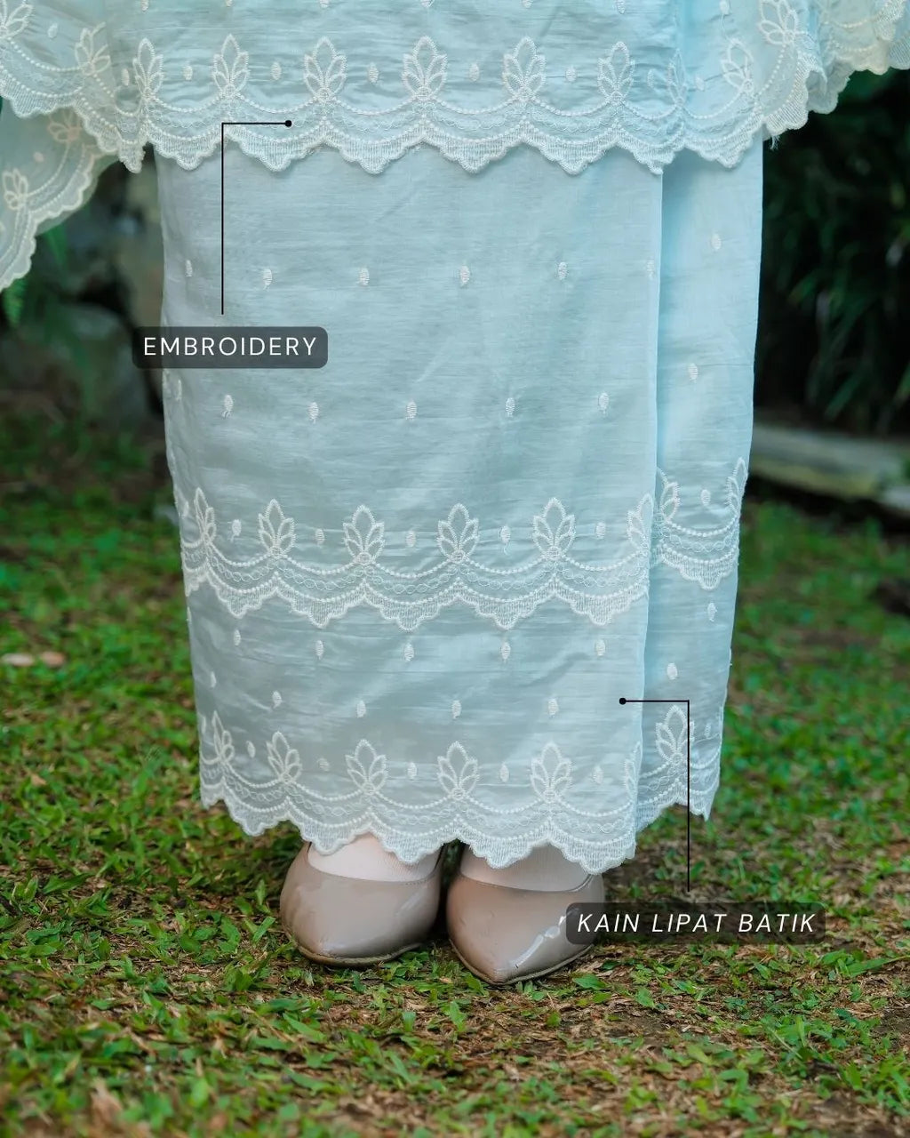 HW Layna Kurung Riau Embroidery With Kain Lipat Batik and Embroidery Shawl