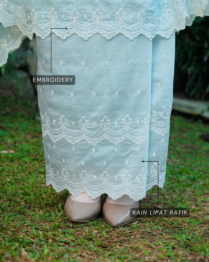 HW Layna Kurung Riau Embroidery With Kain Lipat Batik and Embroidery Shawl