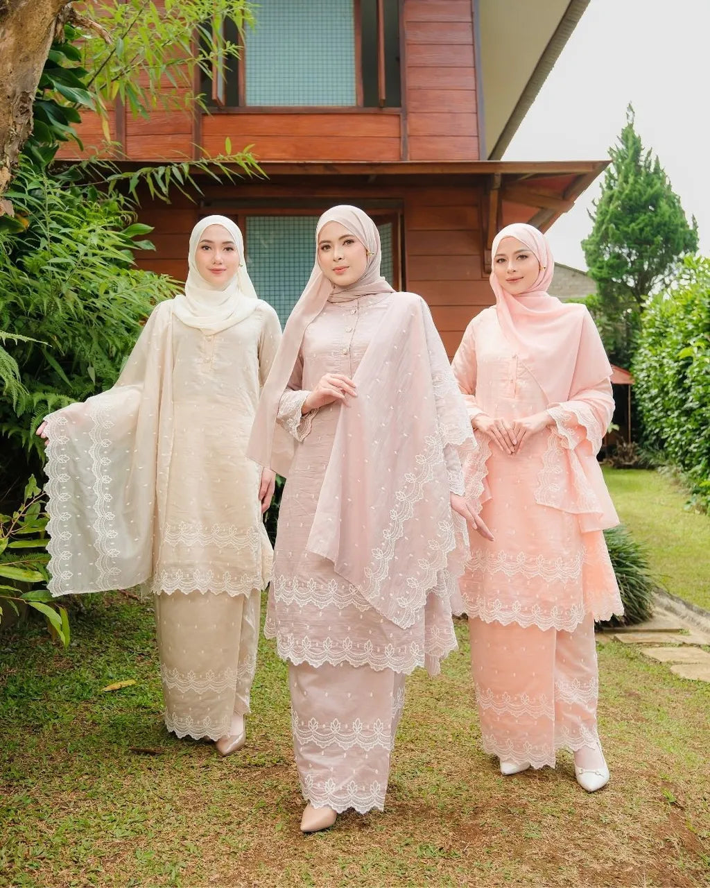 HW Layna Kurung Riau Embroidery With Kain Lipat Batik and Embroidery Shawl
