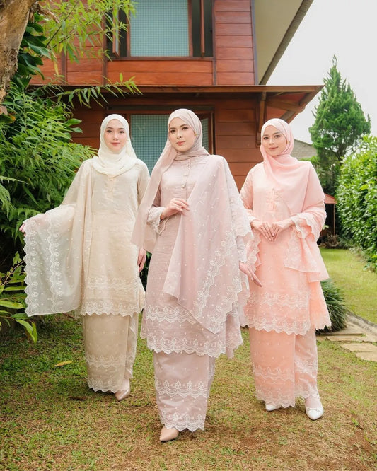 HW Layna Kurung Riau Embroidery With Kain Lipat Batik and Embroidery Shawl
