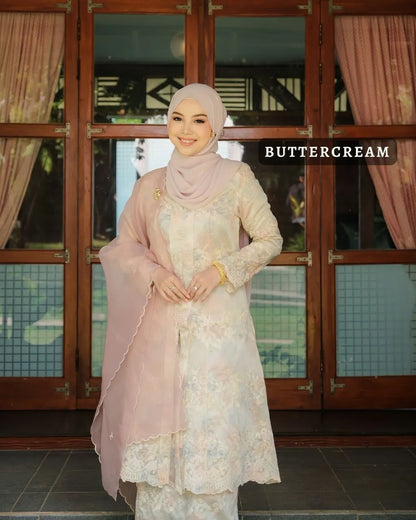 HW Saffya Kebarung Embroidery With Kain Lipat Batik