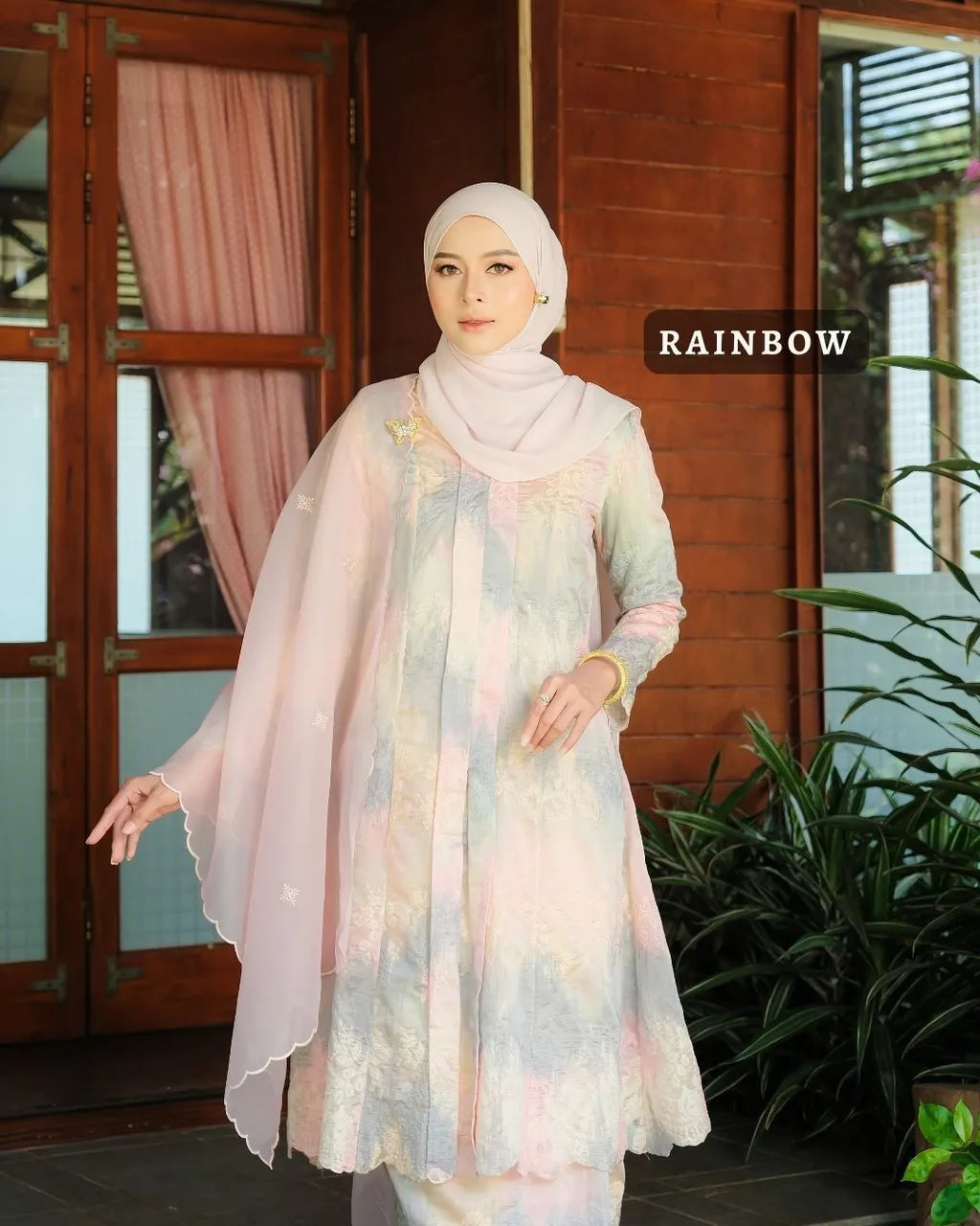 HW Saffya Kebarung Embroidery With Kain Lipat Batik