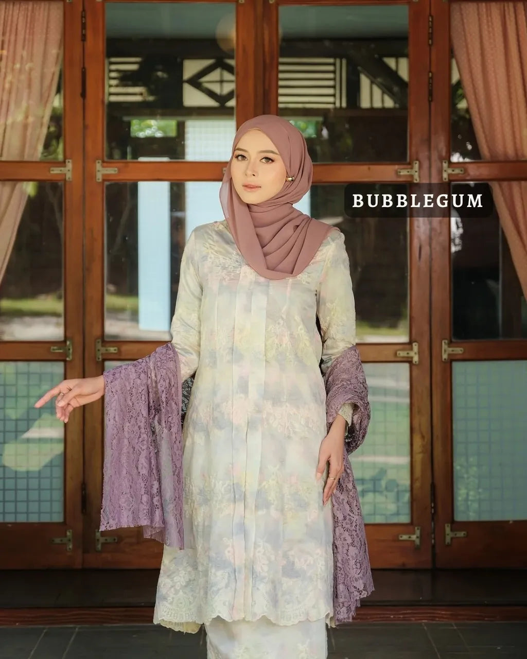 HW Saffya Kebarung Embroidery With Kain Lipat Batik