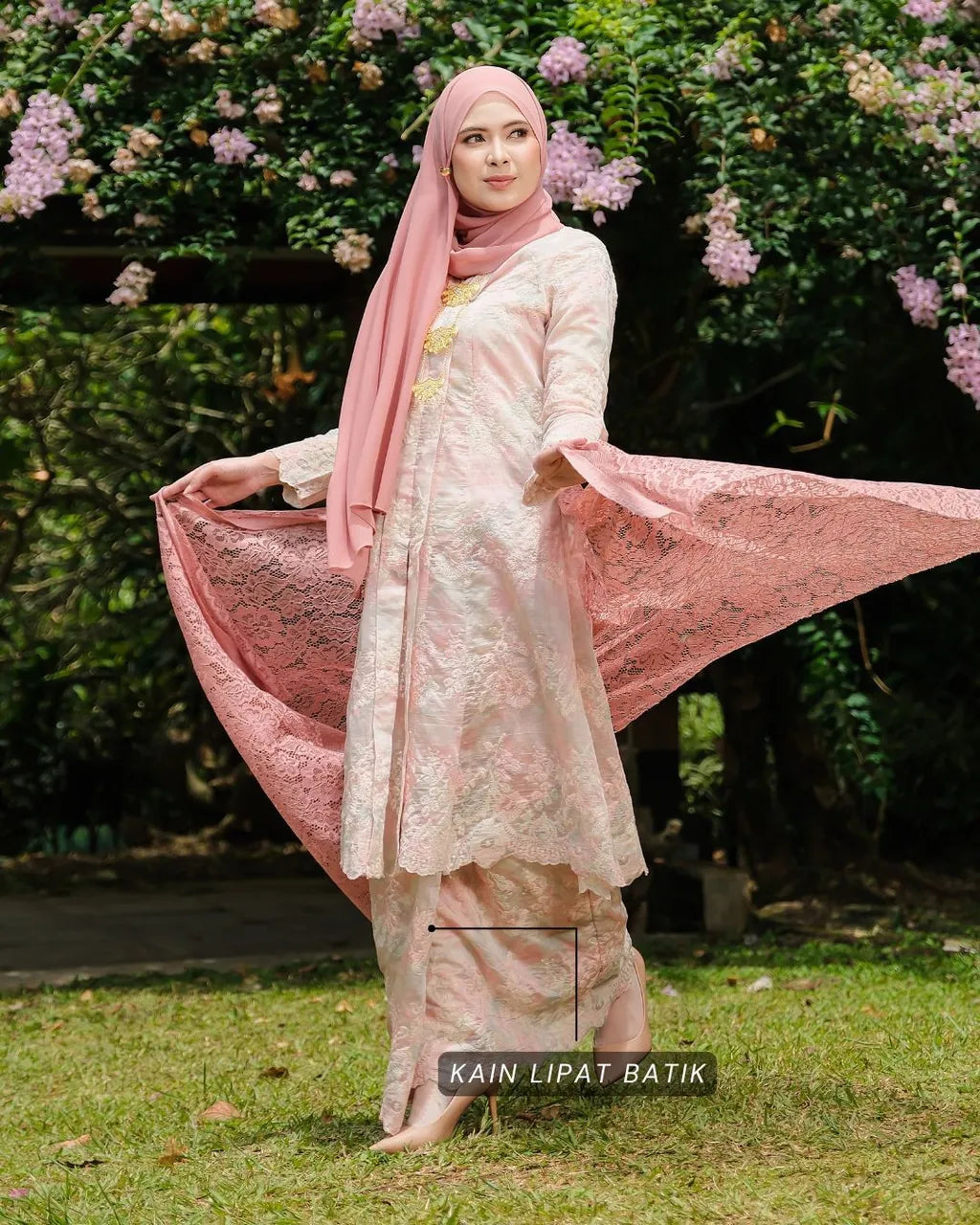 HW Saffya Kebarung Embroidery With Kain Lipat Batik