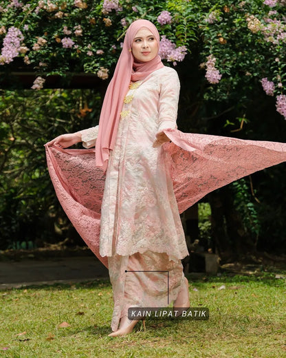 HW Saffya Kebarung Embroidery With Kain Lipat Batik