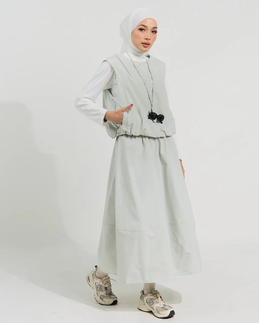 HW Biena Vest Include Inner With A-cutting Skirt