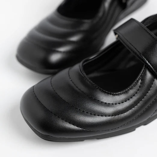 H2U Vince Leather Strap Flats