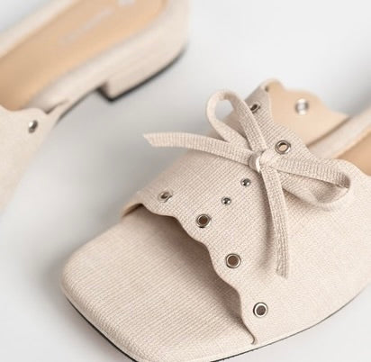 H2U Eyelet Ribbon Low Heels