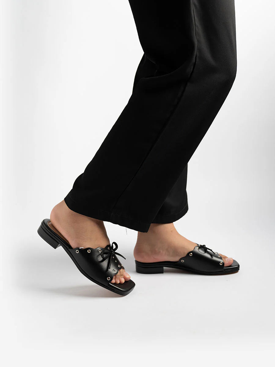H2U Eyelet Ribbon Low Heels