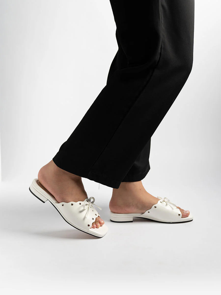 H2U Eyelet Ribbon Low Heels