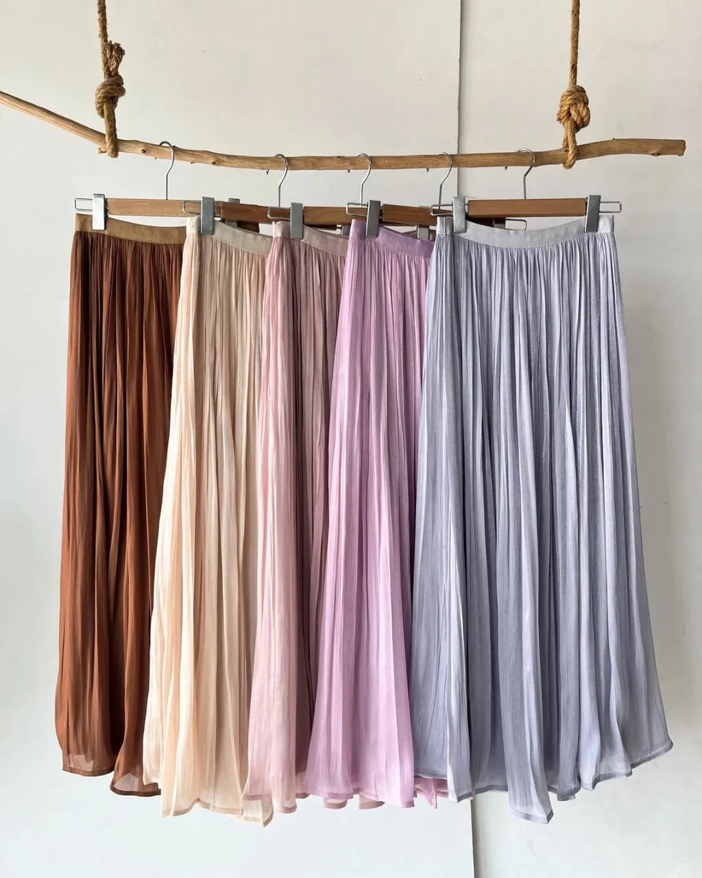 HW Cora Shimmer Flowy A-Cutting Skirt