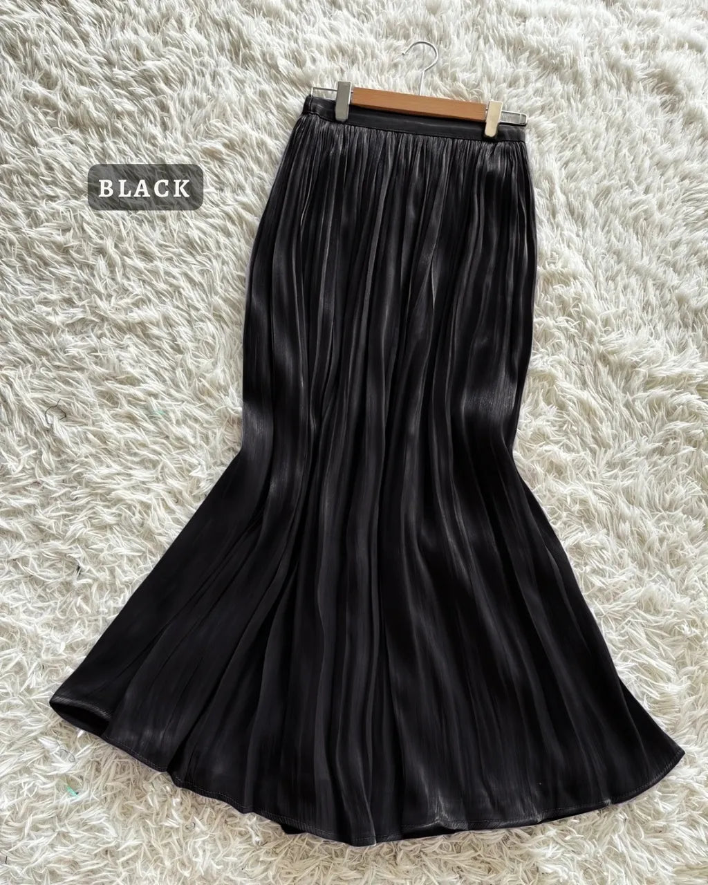 HW Cora Shimmer Flowy A-Cutting Skirt