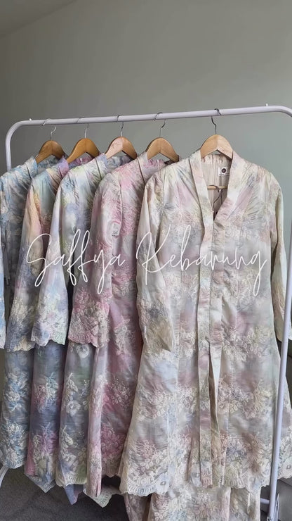 HW Saffya Kebarung Embroidery With Kain Lipat Batik