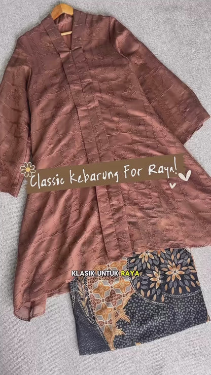 HW Meryam Kebarung Embroidery With Kain Lipat Batik